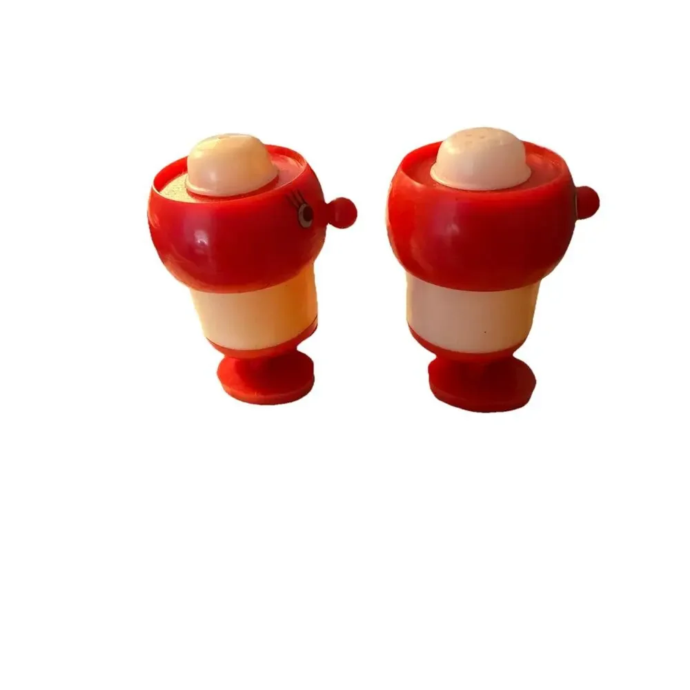 Vintage MCM Robot Salt & Pepper Shakers Plastic Made in Hong Kong 3676/33